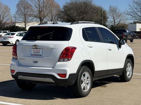 Used 2022 Chevrolet Trax LT w/ LT Convenience Package image 4