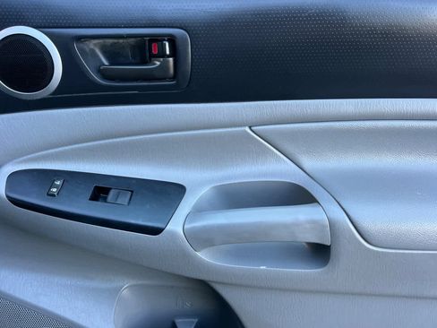 Used 2014 Toyota Tacoma 4x4 Double Cab image 17