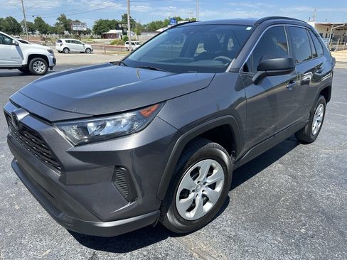Used 2020 Toyota RAV4 LE FWD image 3