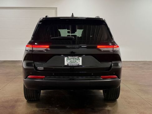 Used 2024 Jeep Grand Cherokee Altitude image 25