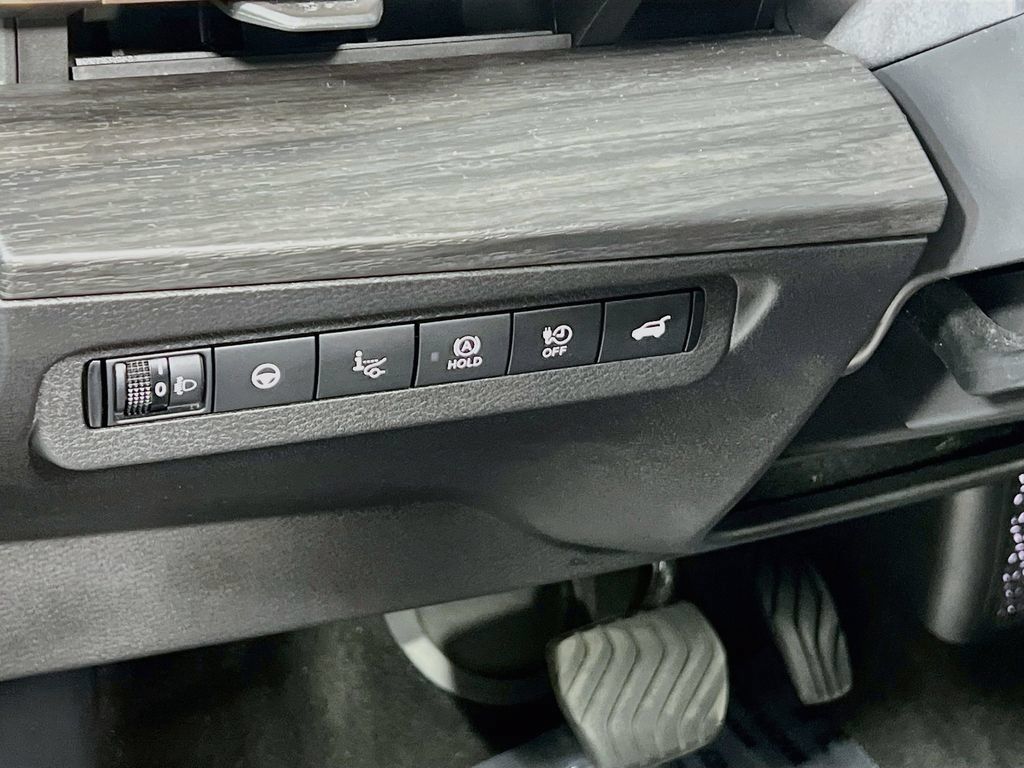 Used 2024 Nissan Ariya AWD image 9