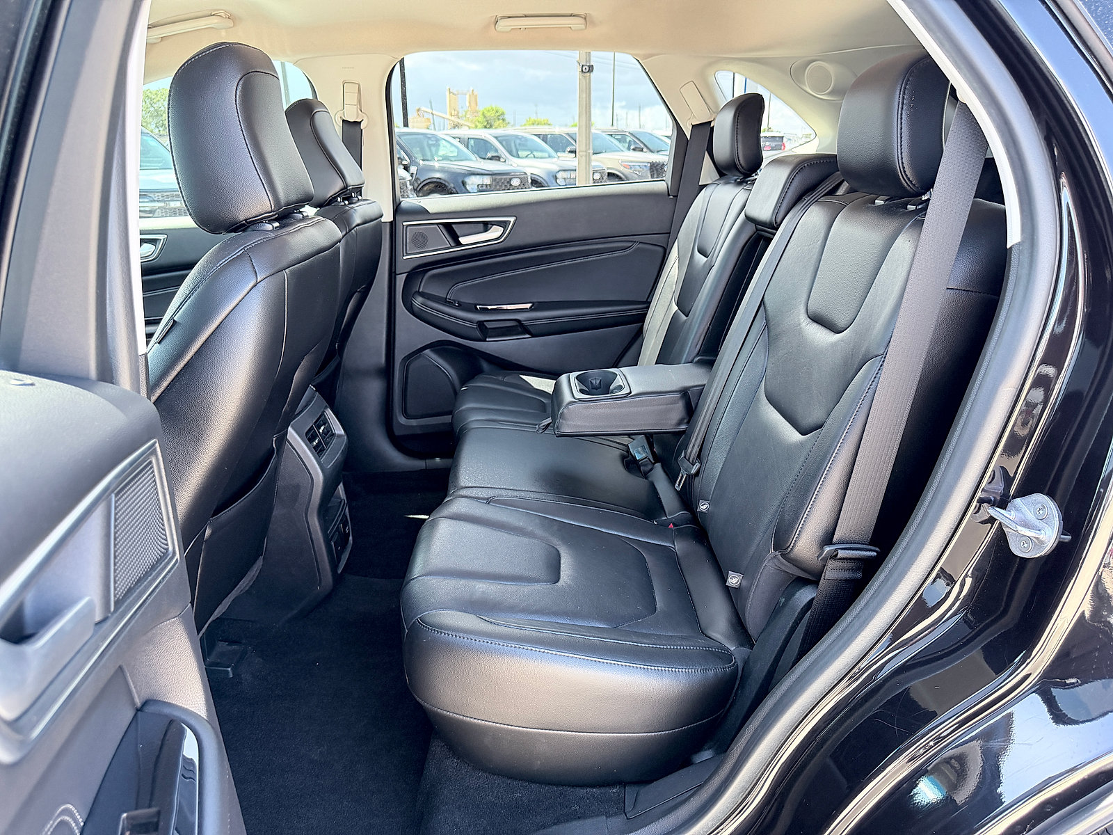 Used 2020 Ford Edge Titanium FWD image 19