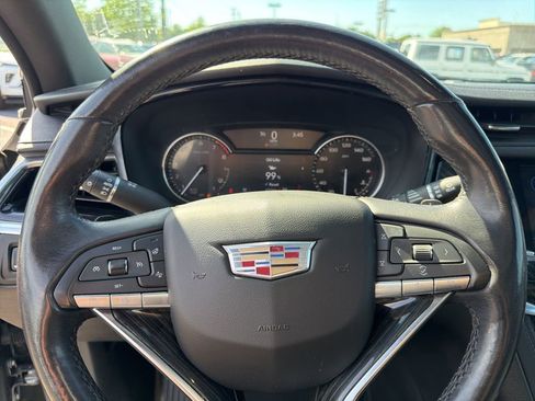 Used 2022 Cadillac XT6 Premium Luxury image 23