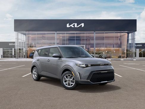Used 2025 Kia Soul LX w/ LX Technology Package FWD image 8