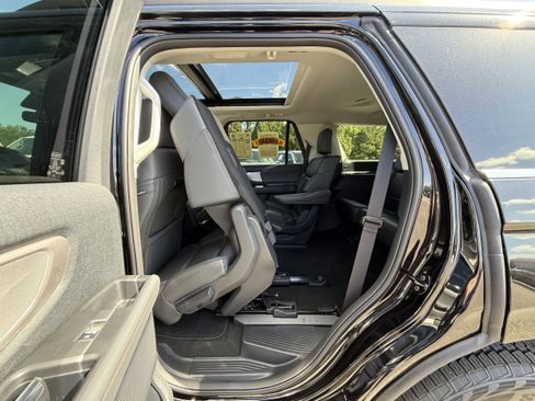 Used 2025 Ford Expedition Active AWD/4WD image 26