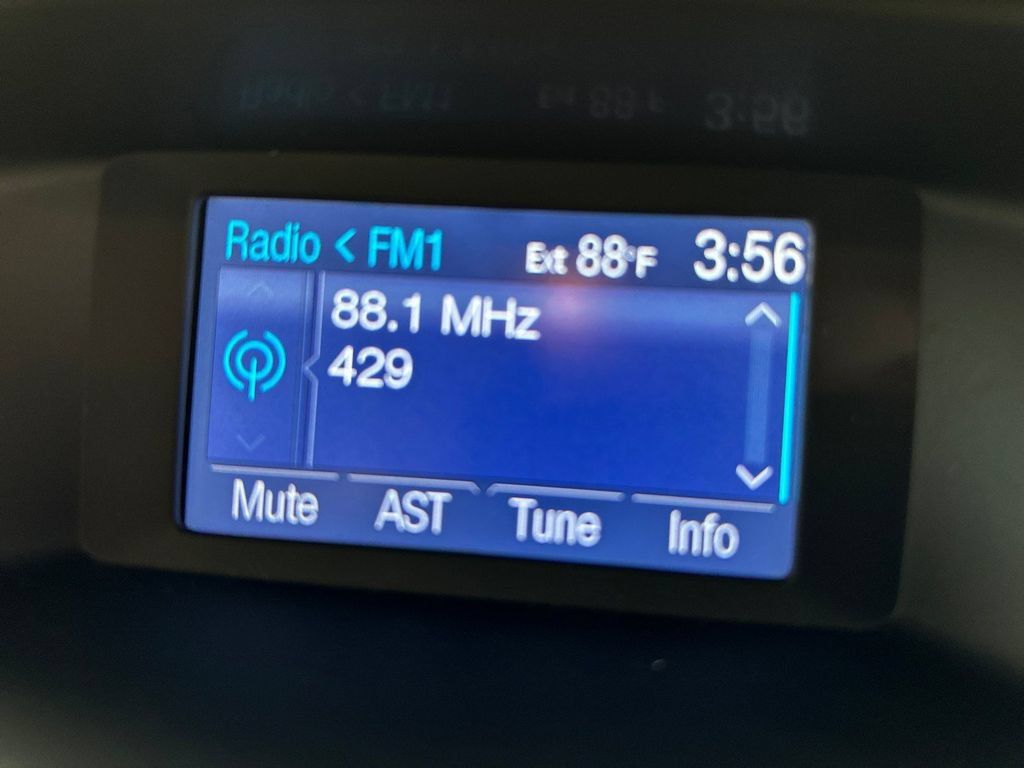 Used 2014 Ford Focus SE w/ Equipment Group 201A FWD image 20