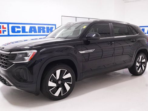 Used 2024 Volkswagen Atlas Cross Sport SE w/ Panoramic Sunroof Package FWD image 38