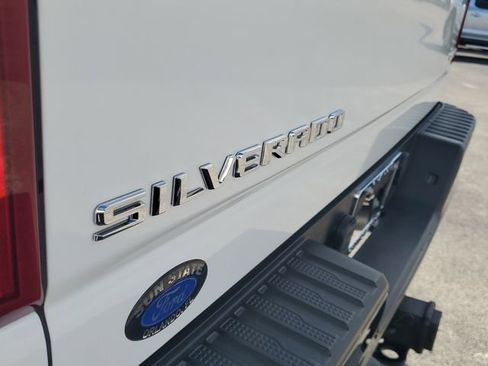 Used 2021 Chevrolet Silverado 2500 Custom w/ Custom Value Package image 7