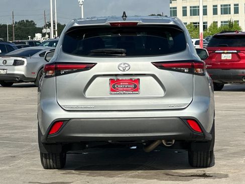 Certified 2025 Toyota Highlander LE AWD/4WD image 5
