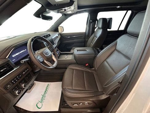 Used 2024 GMC Yukon XL Denali w/ Advanced Technology Package AWD/4WD image 10