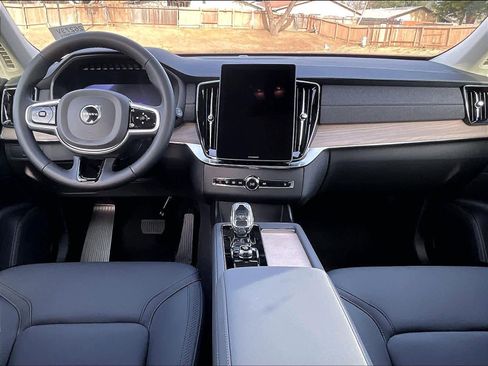 New 2026 Volvo XC90 B5 Plus w/ Protection Package image 7