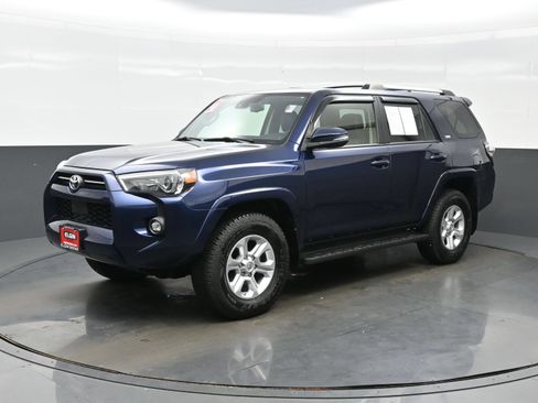 Used 2021 Toyota 4Runner SR5 Premium w/ Moonroof Package AWD/4WD image 2