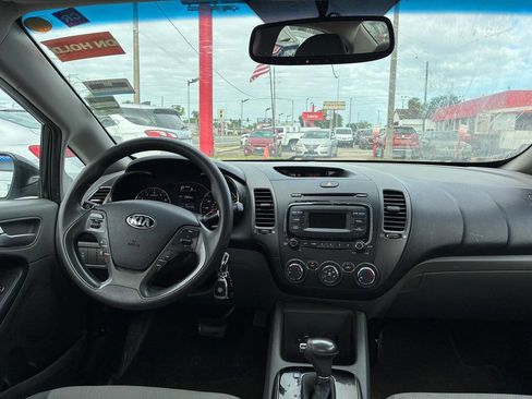 Used 2017 Kia Forte LX image 8