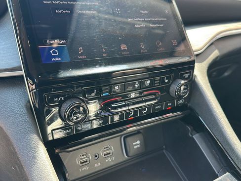 Used 2023 Jeep Grand Cherokee L Limited w/ Luxury Tech Group II AWD/4WD image 20