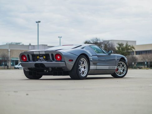 Used 2006 Ford GT RWD image 9