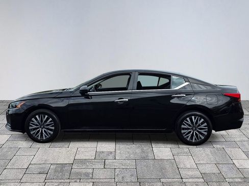 Used 2024 Nissan Altima 2.5 SV AWD/4WD image 4
