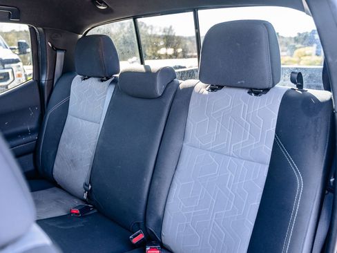 Used 2022 Toyota Tacoma TRD Off-Road image 14