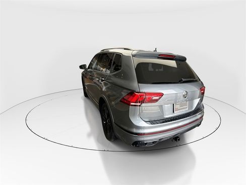 Used 2022 Volkswagen Tiguan SE R-Line image 6