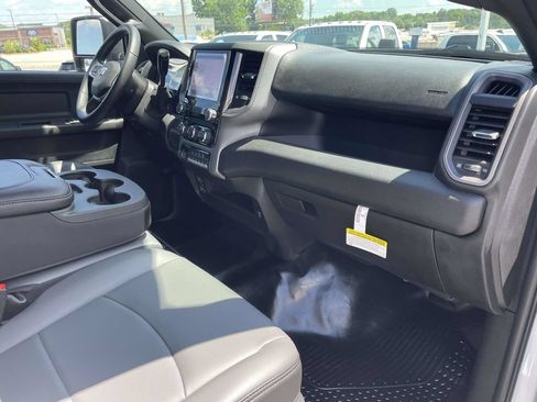New 2026 RAM 2500 Tradesman w/ Chrome Appearance Group AWD/4WD image 13