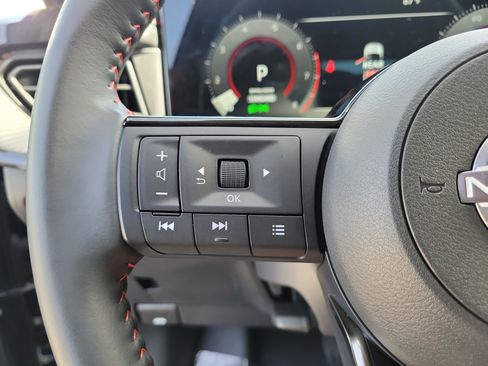 Certified 2025 Nissan Kicks SR FWD image 23