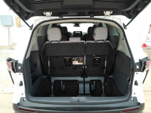 Used 2023 Toyota Sienna LE FWD image 8