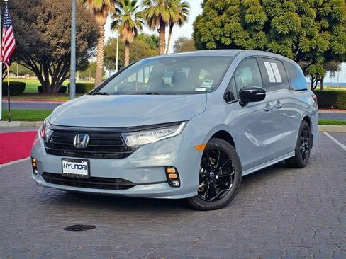 Used 2023 Honda Odyssey Sport image 1