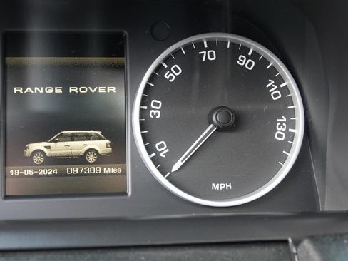 Used 2011 Land Rover Range Rover Sport Supercharged AWD/4WD image 40