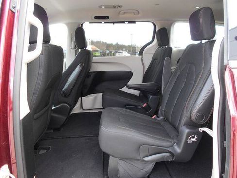 Used 2023 Chrysler Pacifica Limited w/ Trailer Tow Group image 5