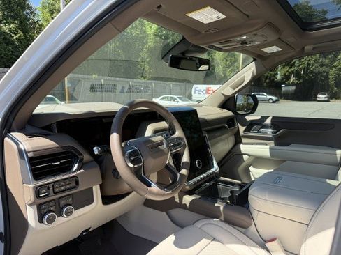 Used 2025 GMC Yukon XL Denali w/ Sun & Power Step Package AWD/4WD image 9