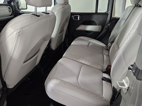 Used 2022 Jeep Wrangler Unlimited Sahara image 26