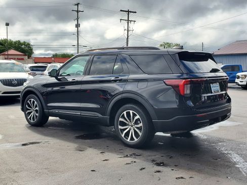 Used 2025 Ford Explorer ST-Line AWD/4WD image 3