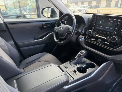 Used 2021 Toyota Highlander LE image 13