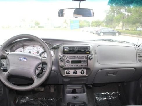 Used 2001 Ford Explorer Sport Trac 4x4 image 12