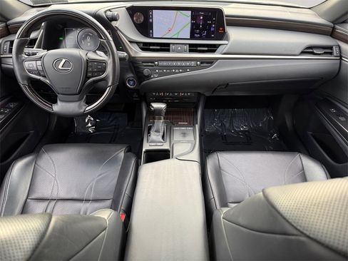 Used 2019 Lexus ES 300h w/ Luxury Package image 10