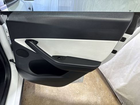 Used 2020 Tesla Model Y Long Range image 32