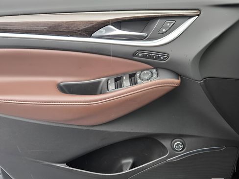 Used 2018 Buick Enclave Avenir w/ Avenir Technology Package image 32