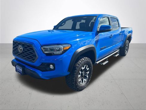 Used 2020 Toyota Tacoma TRD Off-Road w/ TRD Premium Off Road Package AWD/4WD image 2