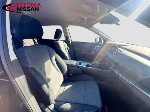 Used 2021 Nissan Rogue S FWD image 35