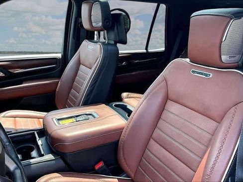 Used 2023 GMC Yukon Denali Ultimate w/ LPO, Floor Liner Package AWD/4WD image 21