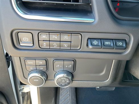 Used 2023 GMC Yukon XL AT4 w/ Technology Package image 11