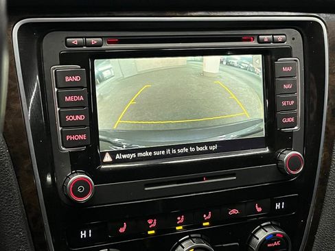 Used 2015 Volkswagen Passat TDI SEL Premium image 26