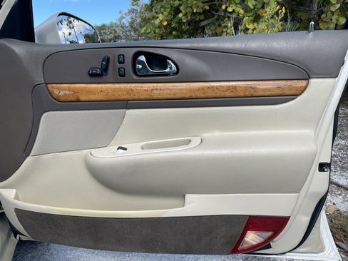 Used 1999 Lincoln Continental image 21