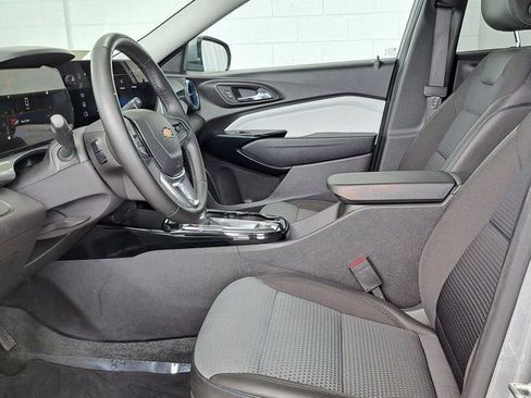 Used 2025 Chevrolet Trax LT w/ LT Convenience Package FWD image 20