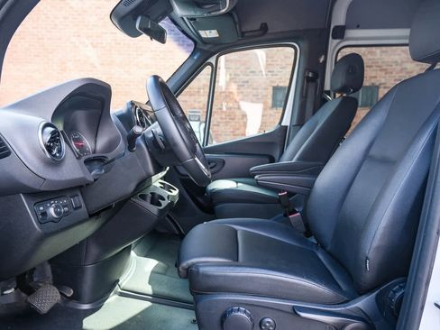 Used 2024 Mercedes-Benz Sprinter 2500 image 21