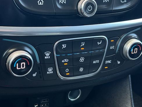 Used 2020 Chevrolet Traverse RS FWD image 27