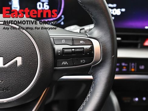 Used 2025 Kia Sportage EX FWD image 15