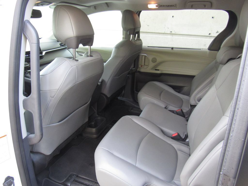 Certified 2024 Toyota Sienna XLE FWD image 14