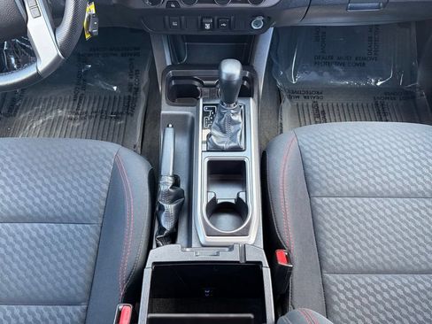 Used 2021 Toyota Tacoma SR5 AWD/4WD image 30