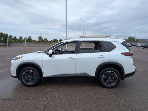 Used 2024 Nissan Rogue SV FWD image 8