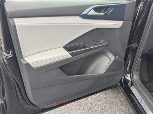 Used 2024 Volkswagen Taos SE image 10